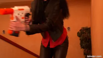 Huntress becomes slimy prey Screencap 3 on sinx.preview.netperv.com