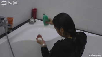 Showering Seductress Screencap 16 on sinx.preview.netperv.com