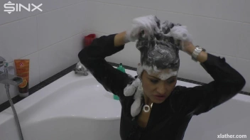 Showering Seductress Screencap 29 on sinx.preview.netperv.com