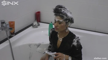 Showering Seductress Screencap 41 on sinx.preview.netperv.com