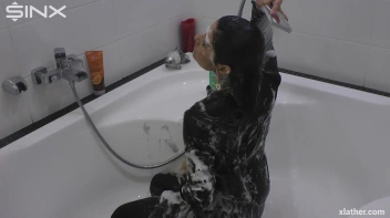 Showering Seductress Screencap 44 on sinx.preview.netperv.com