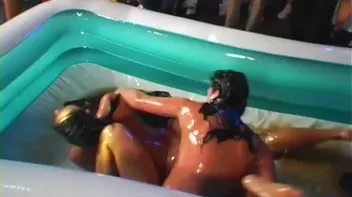 Eurobabe Grease Fight Screencap 88 on sinx.preview.netperv.com