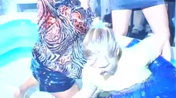 Eurobabe Grease Fight Screencap 33 on sinx.preview.netperv.com