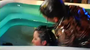 Eurobabe Grease Fight Screencap 7 on sinx.preview.netperv.com