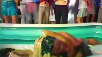 Eurobabe Grease Fight Screencap 70 on sinx.preview.netperv.com