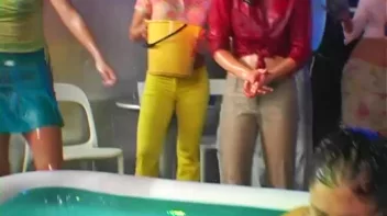 Eurobabe Grease Fight Screencap 76 on sinx.preview.netperv.com