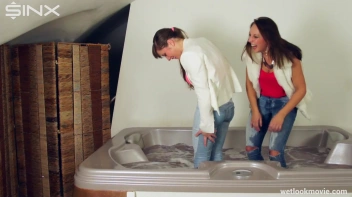 Sexy Intruders Play In The Hot Tub Screencap 19 on sinx.preview.netperv.com