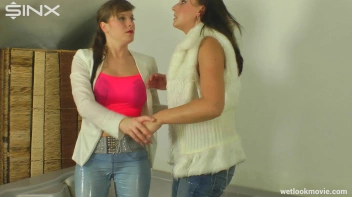 Sexy Intruders Play In The Hot Tub Screencap 28 on sinx.preview.netperv.com