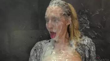 The Freaky Peep Show Screencap 87 on sinx.preview.netperv.com