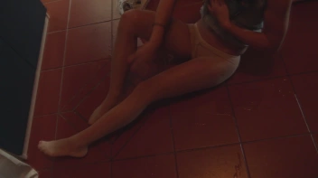 In eine fremde Wohnung gepisst Screencap 46 on sinx.preview.netperv.com