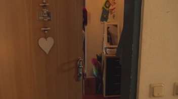 In eine fremde Wohnung gepisst Screencap 5 on sinx.preview.netperv.com