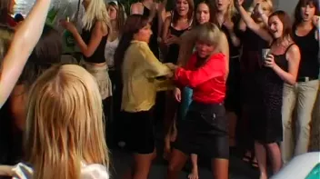 Christina Lee vs. Sarah Cross In The Mud Screencap 4 on sinx.preview.netperv.com