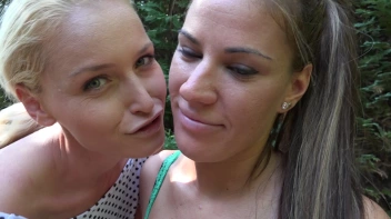 Girlfriends Lustful Outdoor Face Licking Screencap 13 on sinx.preview.netperv.com