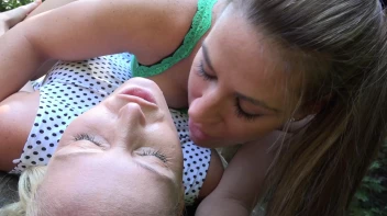 Girlfriends Lustful Outdoor Face Licking Screencap 54 on sinx.preview.netperv.com