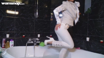 Sexy Solo Wetlook Show In White Screencap 11 on sinx.preview.netperv.com