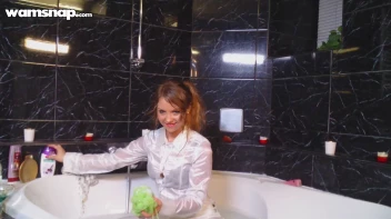 Sexy Solo Wetlook Show In White Screencap 36 on sinx.preview.netperv.com