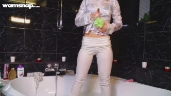 Sexy Solo Wetlook Show In White Screencap 49 on sinx.preview.netperv.com