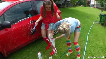 Country Chicks' Hog-Wild Wetlook Car Wash Screencap 14 on sinx.preview.netperv.com