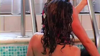 Sensual Water Fight In The Pool Screencap 84 on sinx.preview.netperv.com