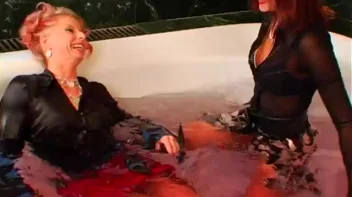 Lusting For Wet and Messy Bath Fun Screencap 43 on sinx.preview.netperv.com