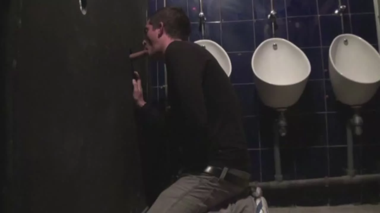 gay suck straigt in glory holes in toilett on sinx.preview.netperv.com
