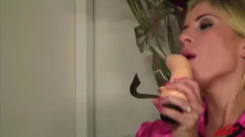 Leony - Live And In Charge Screencap 45 on sinx.preview.netperv.com