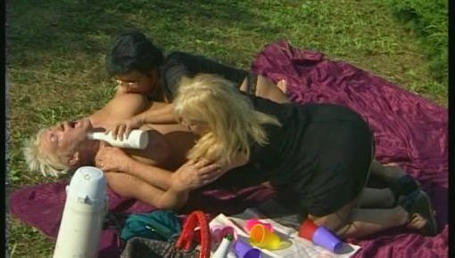 Latest deal - 3 geile Weiber in den Bergen