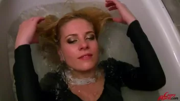 Savoring Every Moment Of Bath Time Screencap 58 on sinx.preview.netperv.com