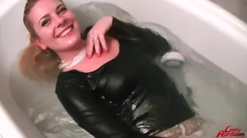 Savoring Every Moment Of Bath Time Screencap 60 on sinx.preview.netperv.com