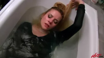 Savoring Every Moment Of Bath Time Screencap 72 on sinx.preview.netperv.com