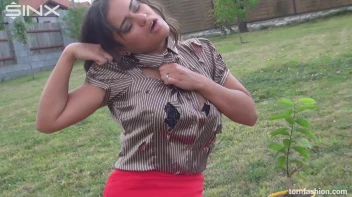 Big Tittied Beauty Shreds Her Blouse Screencap 32 on sinx.preview.netperv.com