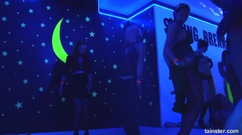 Spring Break Blow-Out Part 6 - Cam 4 Screencap 6 on sinx.preview.netperv.com