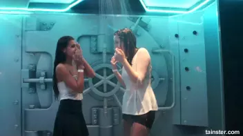 Sexy ladies getting wetter and wetter Screencap 30 on sinx.preview.netperv.com