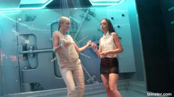 Spectacular wetlook dancing Screencap 9 on sinx.preview.netperv.com