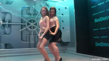 Spectacular wetlook dancing Screencap 32 on sinx.preview.netperv.com