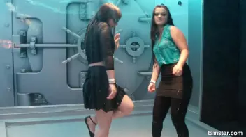 Spectacular wetlook dancing Screencap 43 on sinx.preview.netperv.com