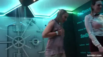 Spectacular wetlook dancing Screencap 78 on sinx.preview.netperv.com