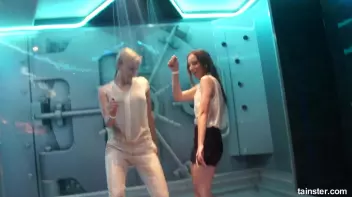 Spectacular wetlook dancing Screencap 8 on sinx.preview.netperv.com