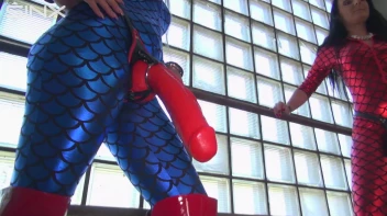 2 heiße Ladies mit 2 Mega Gummischwänzen Screencap 19 on sinx.preview.netperv.com