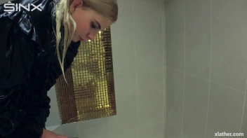 Blonde and brunette shampooing one another Screencap 40 on sinx.preview.netperv.com