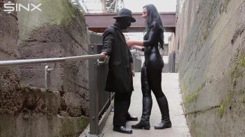 CBT und Nippelspiele im Freien Screencap 7 on sinx.preview.netperv.com