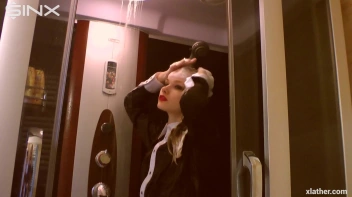 Coy Cuties Sexy Sudsy Shower Screencap 25 on sinx.preview.netperv.com