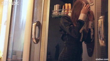 Coy Cuties Sexy Sudsy Shower Screencap 4 on sinx.preview.netperv.com