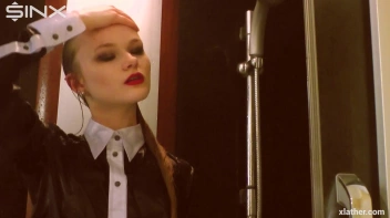 Coy Cuties Sexy Sudsy Shower Screencap 44 on sinx.preview.netperv.com