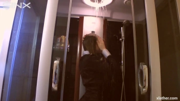 Coy Cuties Sexy Sudsy Shower Screencap 5 on sinx.preview.netperv.com