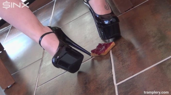 Food Trampling Fun With Heeled Hottie Screencap 13 on sinx.preview.netperv.com