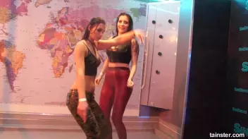 Shaking It In A Wetlook Storm! Screencap 20 on sinx.preview.netperv.com