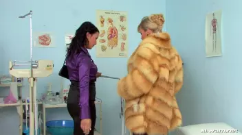 Painting Their Pussies In Pink Screencap 4 on sinx.preview.netperv.com