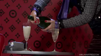 Champagne Showers and Girl Power Screencap 18 on sinx.preview.netperv.com