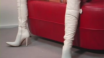 Klarisa Fist and Piss Combo! Screencap 2 on sinx.preview.netperv.com